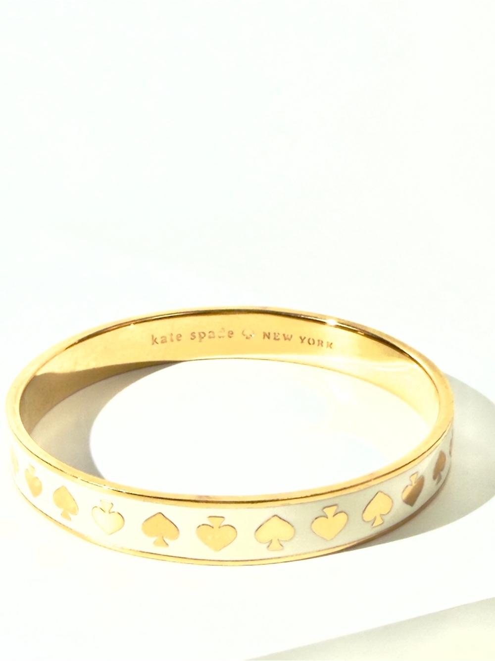2 kate spade ♠️ gold-tone hot to trot spade bangle bracelets - white pink enamel - Picture 7 of 8